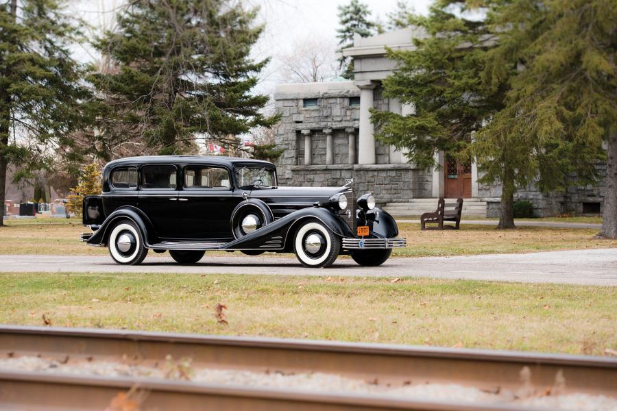 Cadillac Series 452C V16 7-Passenger Sedan by Fleetwood 1933 года  (фото 1 из 12)